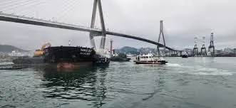 부산항대교 아래 바지선 화재…인명피해 없어